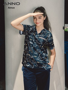 Blusas de tela dobby estampada con detección de agujas para uso en quirófanos y aislamiento de enfermeras - Unisex de manga larga/corta - Product Image 1