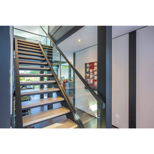 Escalier intérieur à double poutre avec garde-corps en câble métallique et marches en bois - Product Image 1