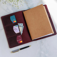Couverture de carnet rechargeable en cuir PU A5 avec poche et porte-stylo, monogramme personnalisé
