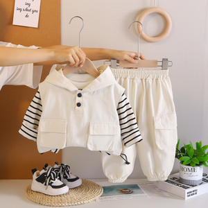 Ensemble d'automne trois pièces pour garçons Gilet à capuche en coton T-<span class=keywords><strong>shirt</strong></span> rayé et pantalon de jogging pour un confort quotidien et un style de rue superposé - Product Image 3