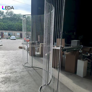 Arco de Boda LEDA con Cortina de Cuentas Colgantes, Gran Arco en Forma de S para Propuesta de Matrimonio - Product Image 6