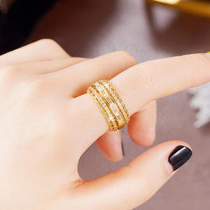 Q428 Anello da donna in oro giallo con diamanti taglio baguette, colore G naturale, gioielli da sposa - Product Image 6