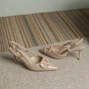 Chaussures de mariée à talon bas style français pour <span class=keywords><strong>femme</strong></span>, <span class=keywords><strong>grande</strong></span> <span class=keywords><strong>taille</strong></span>, mode 2024, couleur nude, à rayures, à bout pointu, style stiletto - Product Image 1