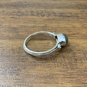 Mini bague en argent sterling 925 avec pierre de labradorite, sertie à la main, pour femmes, mariage, fête, occasion, grossiste en Inde - Product Image 3