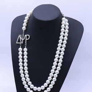 Nuova collana di gioielli da donna con scritta a catena di perle bianche a 2 righe - Product Image 2