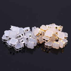 Attaches de boucles d'oreilles en silicone plaqué or 18 carats en forme de fleur pour accessoires de bijoux DIY, bijoux de piercing unisexe - Product Image 3