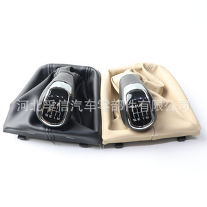 Cache-poussière en cuir pour pommeau de levier de vitesse manuel Skoda 5/6 vitesses, blanc cassé/noir - Product Image 1