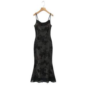 Vestido Lencero de Malla con Estampado Floral Negro, Estilo Cola de Pez, Talla Grande, Elegante para la Noche, Parisian Allure - Product Image 1