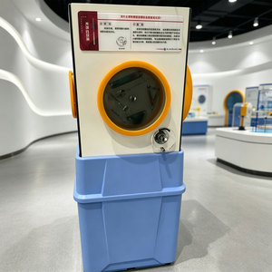 bilanciato del piede del produttore viene utilizzato come supporto per mostre e attività di divulgazione scientifica - Product Image 1