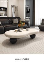 Mesa de centro de teca nórdica de lujo de celebridad de Internet inspirada en la nube de estilo Crema para sala de estar creativo pequeño arte Irregular