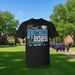 Camiseta de graduación familiar con el orgulloso lema 'Hermano de un graduado de 2025' - Product Image 3