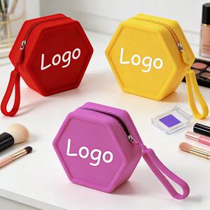 กระเป๋าเครื่องสำอางซิลิโคนอเนกประสงค์น้ำหนักเบาขายดี พร้อมโลโก้สั่งทำ ซิปกันน้ำ หรูหรา สำหรับการเดินทาง - Product Image 1