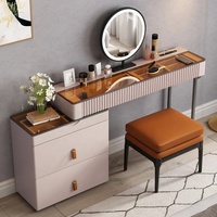 Commode moderne haut de gamme Cavio à cannelures, table de maquillage en bois massif de qualité supérieure, plateau en verre trempé, miroir éclairé par LED, fermeture douce