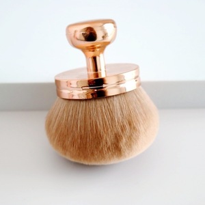 Pinceau portable en fibres synthétiques à tête champignon pour poudre libre et fard à joues multi-usages - Outil de beauté - Product Image 4