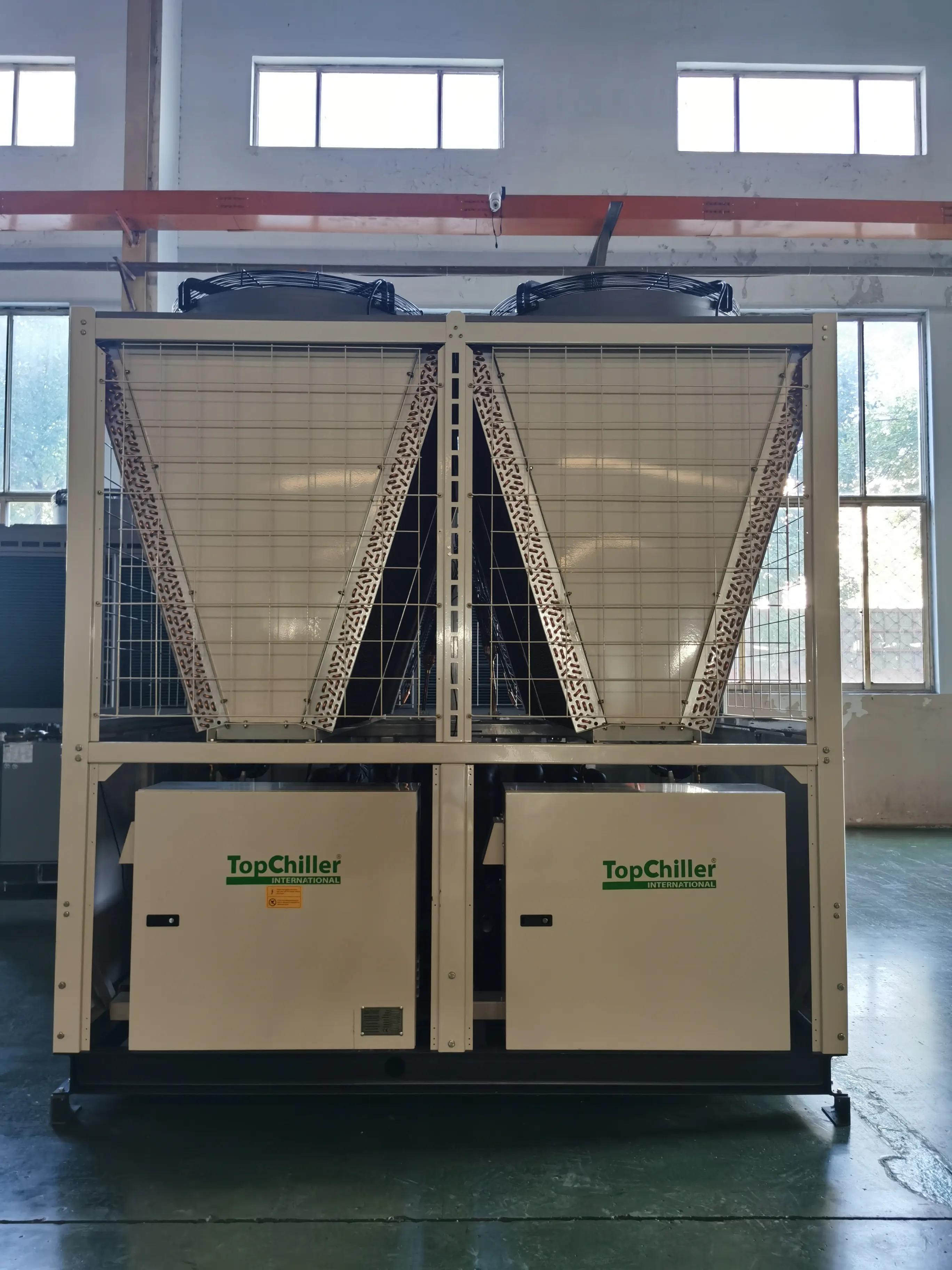 High Effective Cooling Capacity 70TR 200KW Screw Compressor Chiller For Dairy Industry