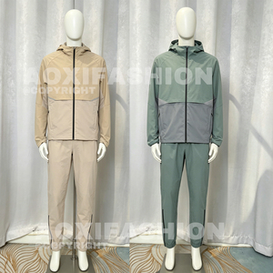 Completo Sportivo in Nylon Personalizzato da Uomo: Tuta Traspirante con Giacca con Zip e Pantaloni Jogger - Product Image 2