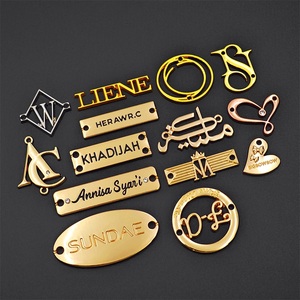 Etiquetas Metálicas con Diseño de Abaya en Relieve, Placas de Marca Personalizadas, Etiquetas Metálicas para Bolsos, Logotipo de Letras Metálicas para Ropa - Product Image 1