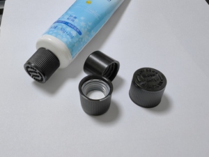 Tapa de plástico con tapón de rosca de <span class=keywords><strong>13</strong></span> dientes de doble capa para seguridad infantil para botellas de vidrio cosméticas para pasta de dientes y cierres - Product Image 2