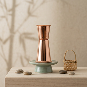 Jigger à double face en acier inoxydable finition cuivre, outil de mesure de précision pour cocktails, au design élégant et équilibré - Product Image 1