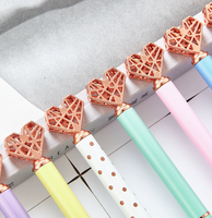 Stylo bille en métal creux en forme de cœur, personnalisable avec logo, prix abordable, mignon, esthétique, durable, à clic, pour étudiants, cadeaux de bienvenue élégants
