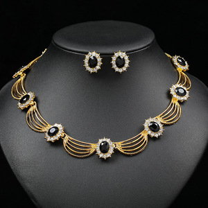 Magnifique Parure de Bijoux Rétro <span class=keywords><strong>Littéraire</strong></span> Ancien Ornée de Pierres Précieuses Plaquées Or, Collier et Boucles d'Oreilles Vintage pour Célébrités - Product Image 3