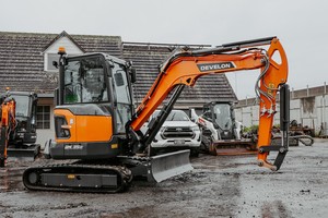 <span class=keywords><strong>Mini</strong></span>-excavatrice DEVELON Stage V DX35Z-7M avec cabine et ROPS pour la construction urbaine - Product Image 3