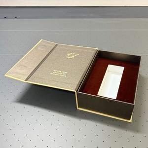 Venta al por mayor respetuoso del medio ambiente Cierre magnético creativo Flip Cover logotipo personalizado <span class=keywords><strong>de</strong></span> cuatro colores impreso vela salud perfume regalo <span class=keywords><strong>caja</strong></span> <span class=keywords><strong>de</strong></span> papel - Product Image 3