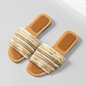 รองเท้าแตะผู้หญิงแบบปักลายแฟชั่น ดีไซน์หรูหรา สวมใส่สบาย เหมาะสำหรับใส่ไปชายหาดและกิจกรรมกลางแจ้ง - Product Image 1