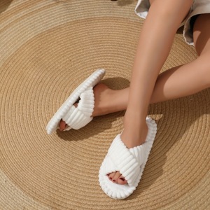 Pantuflas de Felpa Personalizadas con Logotipo OLICOM, Nuevas Pantuflas de Algodón Cruzado de Color Sólido Antideslizantes <span class=keywords><strong>para</strong></span> Uso en Exteriores <span class=keywords><strong>para</strong></span> Mujer - Product Image 2