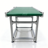 Convoyeur à bande à bord coupé AST avec profil en aluminium 40x80 et bord de 3 mm pour le transfert fluide de petites pièces entre machines