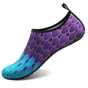 Vente en gros de <span class=keywords><strong>chaussures</strong></span> de plage antidérapantes <span class=keywords><strong>Chaussures</strong></span> d'eau pour hommes et femmes avec semelles en caoutchouc PU Chaussettes de plongée été hiver printemps automne - Product Image 1