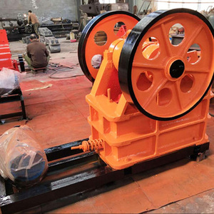 Concasseur de pierres chaudes africaines vibrant à mâchoires mobiles compactes avec moteur diesel - Product Image 3