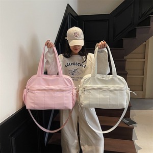 กระเป๋าสะพายข้างสำหรับผู้หญิงสำหรับเล่นกีฬาและฟิตเนส สีขาวนวล ความจุขนาดใหญ่ น้ำหนักเบา กระเป๋าเดินทางพร้อมช่องภายใน - Product Image 3