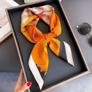 Pañuelo de Seda con Estampado de Letras de 70 cm, Nuevo Pañuelo de Satén, Accesorio de Moda para Mujer, Pañuelo Profesional para la Cabeza, Venta al por Mayor en Alibaba.com - Product Image 4