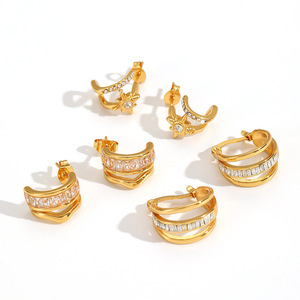 Pendientes Huggie Chapados en Oro con Circonitas en Forma de C, Luna y Estrella para Mujer, Joyería de Moda para Fiesta, Acero de Titanio 18K Irregular - Product Image 4