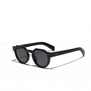 2025 Retro đinh tán trang trí vòng ống kính người đàn ông kính mát dày kính khung kính phụ nữ ngoài trời cổ điển đơn giản kính xg95255 - Product Image 1