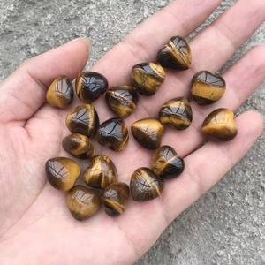 Pierre de rose naturelle de 15 mm, pierres d'amour en forme de cœur, pierres de guérison, cristal de pierre précieuse poli, cristal de paume pour le chakra, le reiki, la décoration de la maison - Product Image 5