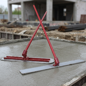 Llana de Concreto Roja con Hoja de Aluminio y Mango de Acero para Uso en Construcción - Product Image 3