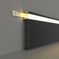Plinthe LED moderne en alliage d'aluminium avec canal de câblage pour éclairage arrière, accessoire de revêtement de sol durable pour hôtels et appartements