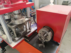 Máquina formadora de aros de acero plano CNC totalmente automática, adecuada para el procesamiento y conformado de materiales de acero plano. - Product Image 2