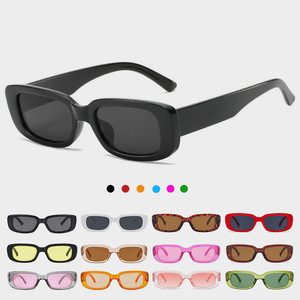 Vente en gros de lunettes de soleil promotionnelles pour hommes et femmes, lunettes de soleil polarisées en PC Tr90 unisexes, logo personnalisé, lunettes de soleil avec logo de marque - Product Image 5