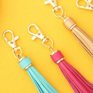 Llaveros <span class=keywords><strong>de</strong></span> borla <span class=keywords><strong>de</strong></span> 15CM <span class=keywords><strong>de</strong></span> largo, llavero <span class=keywords><strong>de</strong></span> <span class=keywords><strong>cuero</strong></span> PU <span class=keywords><strong>de</strong></span> 18 colores, <span class=keywords><strong>borlas</strong></span> <span class=keywords><strong>para</strong></span> mujer, accesorios colgantes DIY, bolso <span class=keywords><strong>de</strong></span> coche, cartera, decoración <span class=keywords><strong>de</strong></span> llaves - Product Image 5