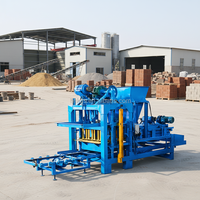Machine semi-automatique QT 4-28 pour la fabrication de briques de ciment autobloquantes et de blocs creux, un modèle très vendu en Chine