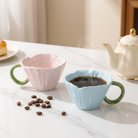 Redeco Offre Spéciale Tasse à Café en Céramique Peinte à Motifs Floraux – Élégantes Tasses en Céramique en Forme de Fleur – Vaisselle Décorative à Motifs Floraux