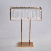 Support de fleurs rectangulaire en métal doré avec cristal pour la décoration de table de réception de mariage
