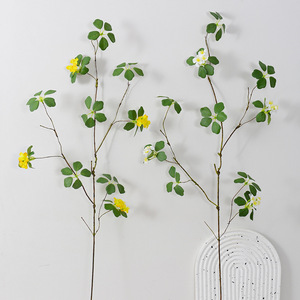 Arreglo Floral Artificial de Seda con Flores Rosadas y Hojas Verdes para Decoración del Hogar - Product Image 2