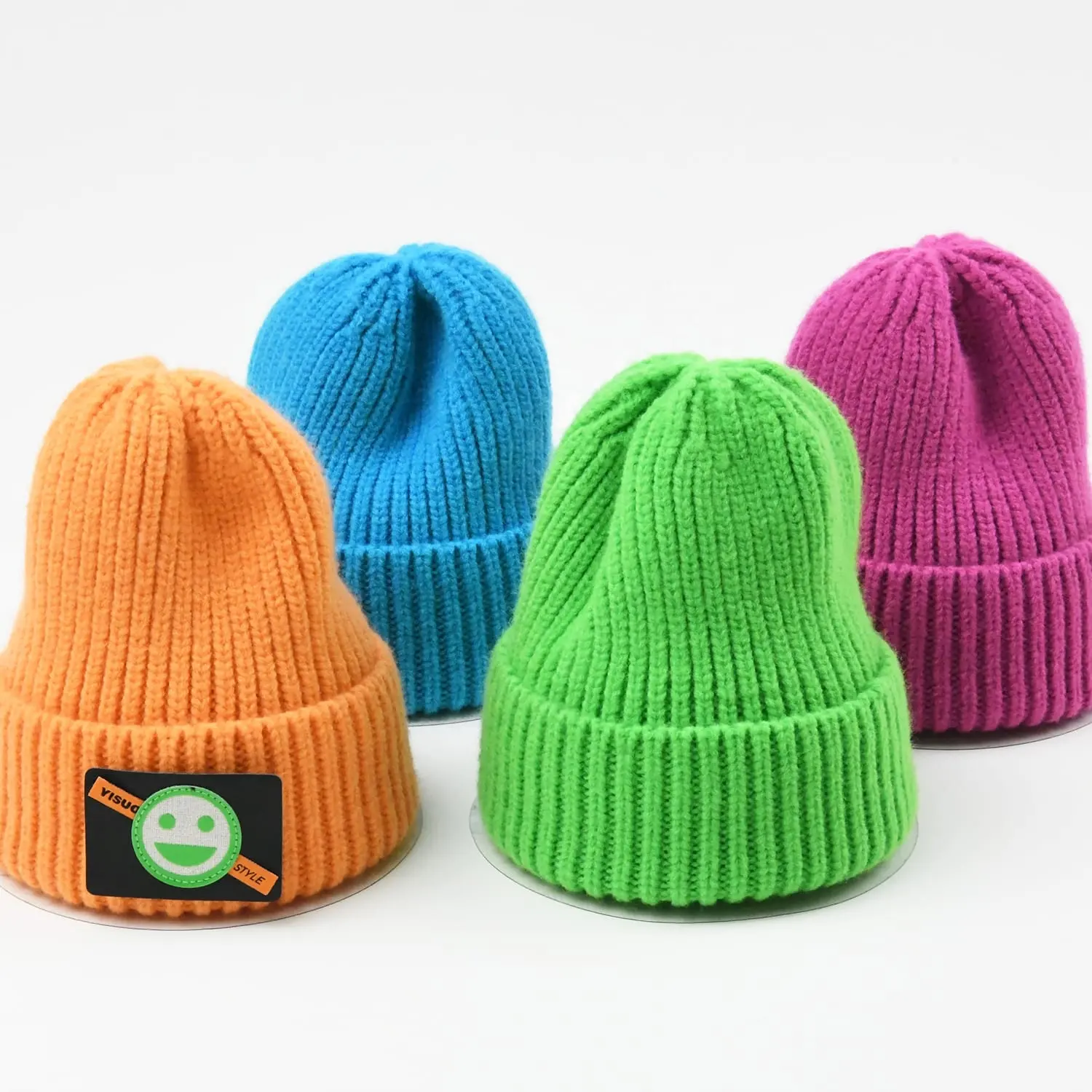 Bonnets de créateur Offre Spéciale rose avec logo personnalisé fabricant de tricot épais chaud doux skully pêcheur couleur néon pour l'hiver