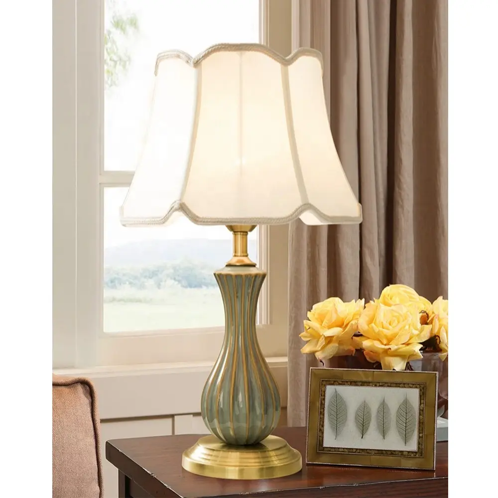 Lámpara de mesa clásica americana de porcelana blanca y azul de lujo, luz de mesa antigua, tela moderna, sombra para el hogar, gran oferta