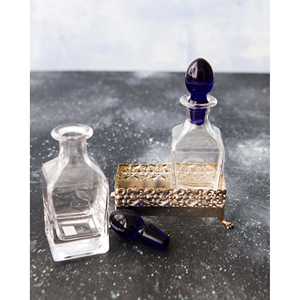 Dispensador de Aceite y Vinagre de Cristal con Elegante Base Plateada y Cajones - Product Image 2