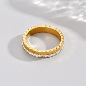 Toptan Paslanmaz Çelik Kadın Yüzüğü Altın Kaplama Zarif Yüzük Lüks Mücevher Alyans - Product Image 3